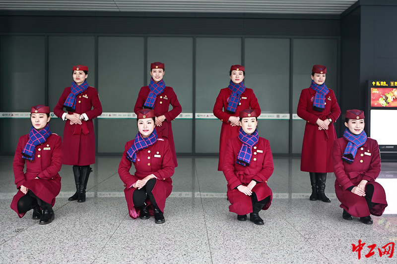 重慶“動(dòng)妹”禮儀培訓(xùn)備戰(zhàn)春運(yùn)